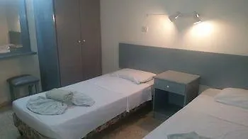 شقة فندقية Efi Apts 2*