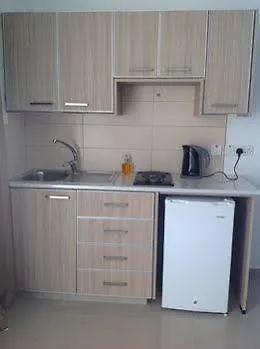 شقة فندقية Efi Apts 2*