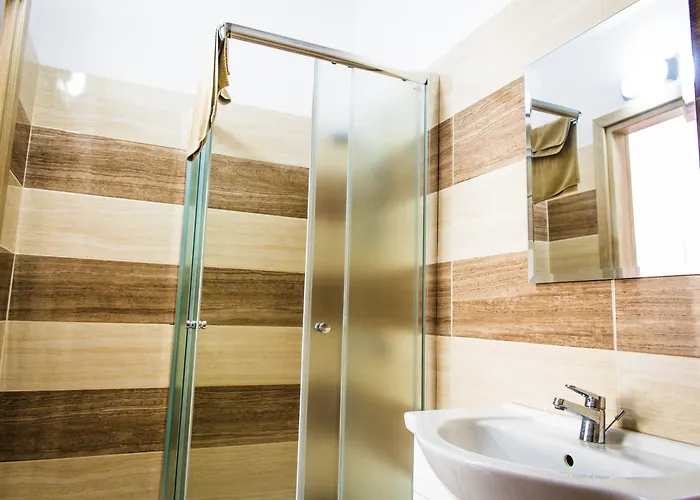 Efi Apts מלון דירות 2*